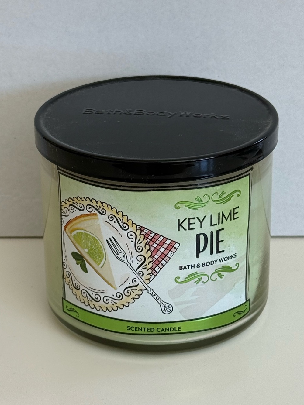 RARE!!! Bath and Body Works BBW Key Lime Pie candle